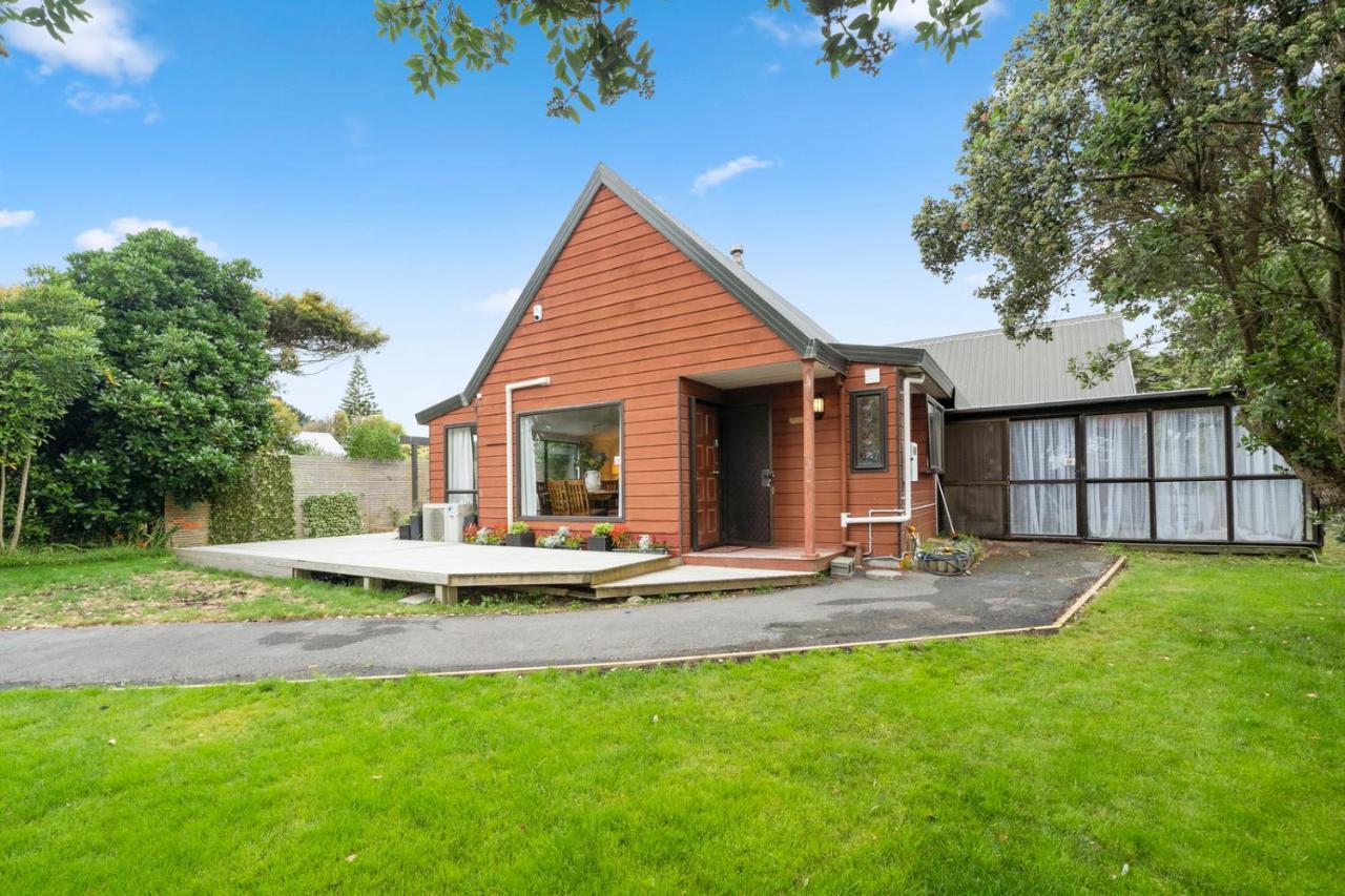 Wharerata - Otaki Beach Holiday Home Exterior photo
